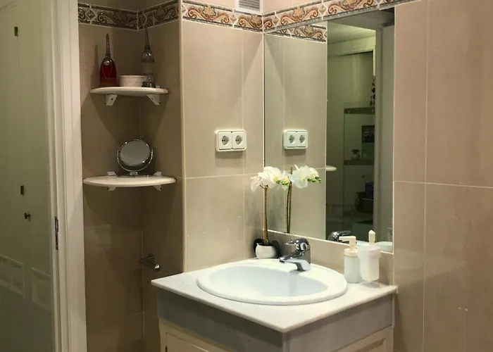 Deluxe Con Bano Privado En Atalaya Apartagolf, 埃斯特波纳