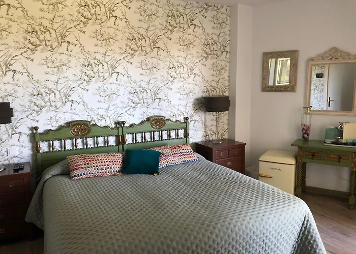 Deluxe Con Bano Privado En Atalaya Apartagolf, * 埃斯特波纳