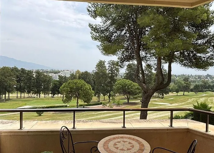 Deluxe Con Bano Privado En Atalaya Apartagolf,