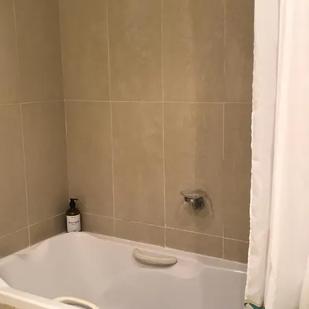 Deluxe Con Bano Privado En Atalaya Apartagolf, Rum i privatbostad