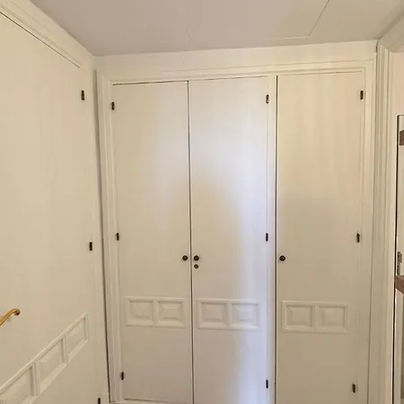 Habitación en casa particular Habitación Deluxe Con Baño Privado En Atalaya Apartagolf, Estepona