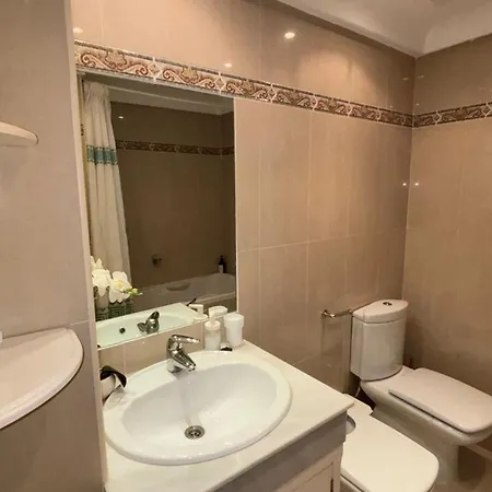 Deluxe Con Bano Privado En Atalaya Apartagolf, * Estepona