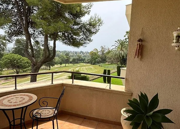 Privatunterkunft Deluxe Con Bano Privado En Atalaya Apartagolf, Estepona