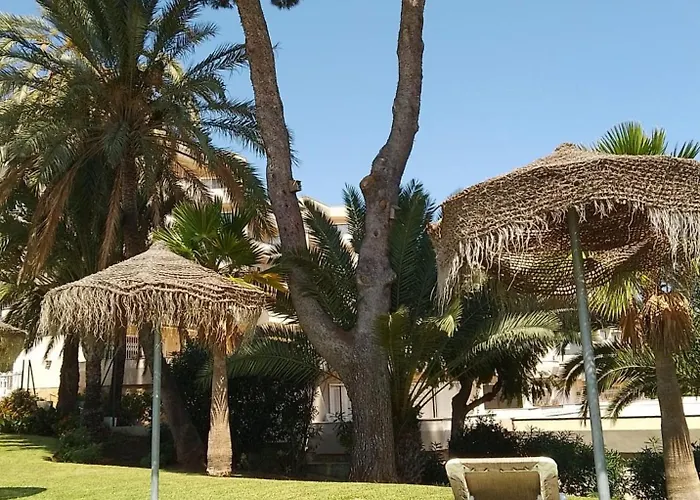 Deluxe Con Bano Privado En Atalaya Apartagolf, منزل للإقامة إِستيبونا